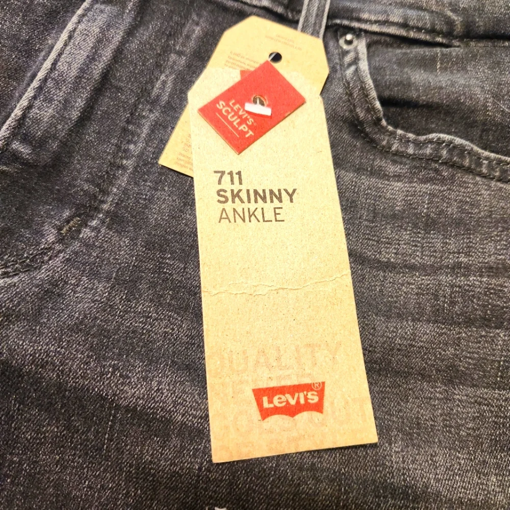 Levi's 711 Skinny Ankle Women's Black Jeans - Picture 5 of 10